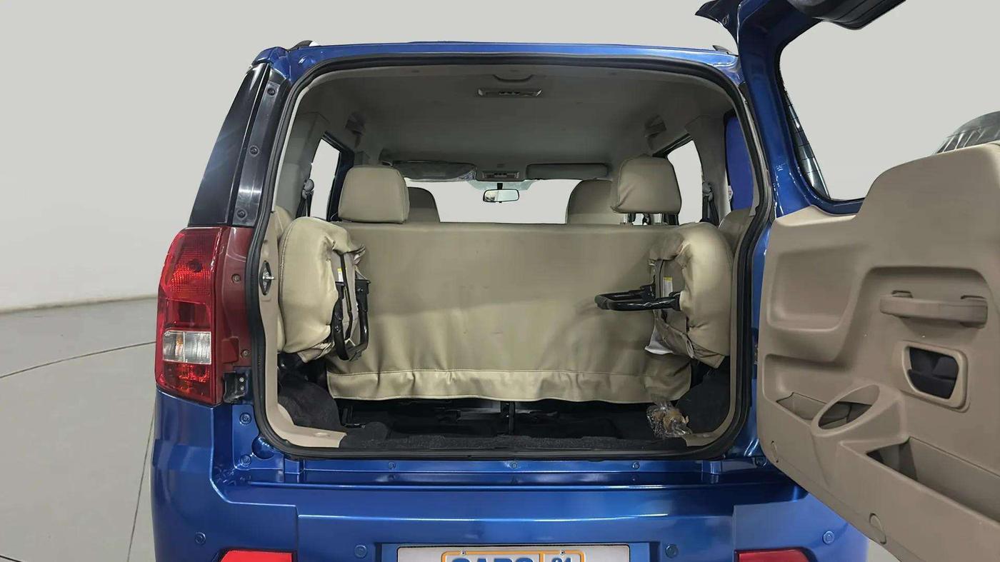 2016 Mahindra TUV300 T8, Diesel, Manual, 24,860 km, Boot Open Zoomed View