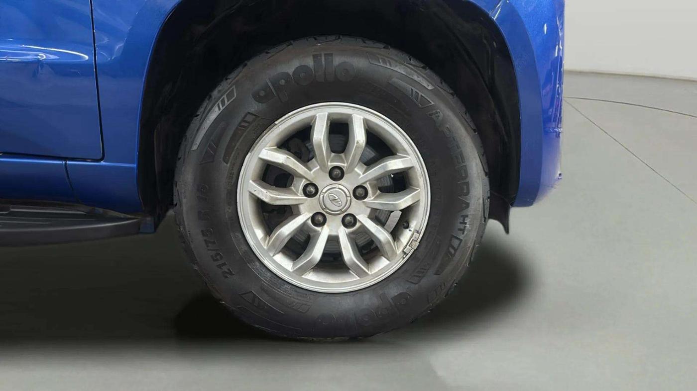 2016 Mahindra TUV300 T8, Diesel, Manual, 24,860 km, Right Front Wheel