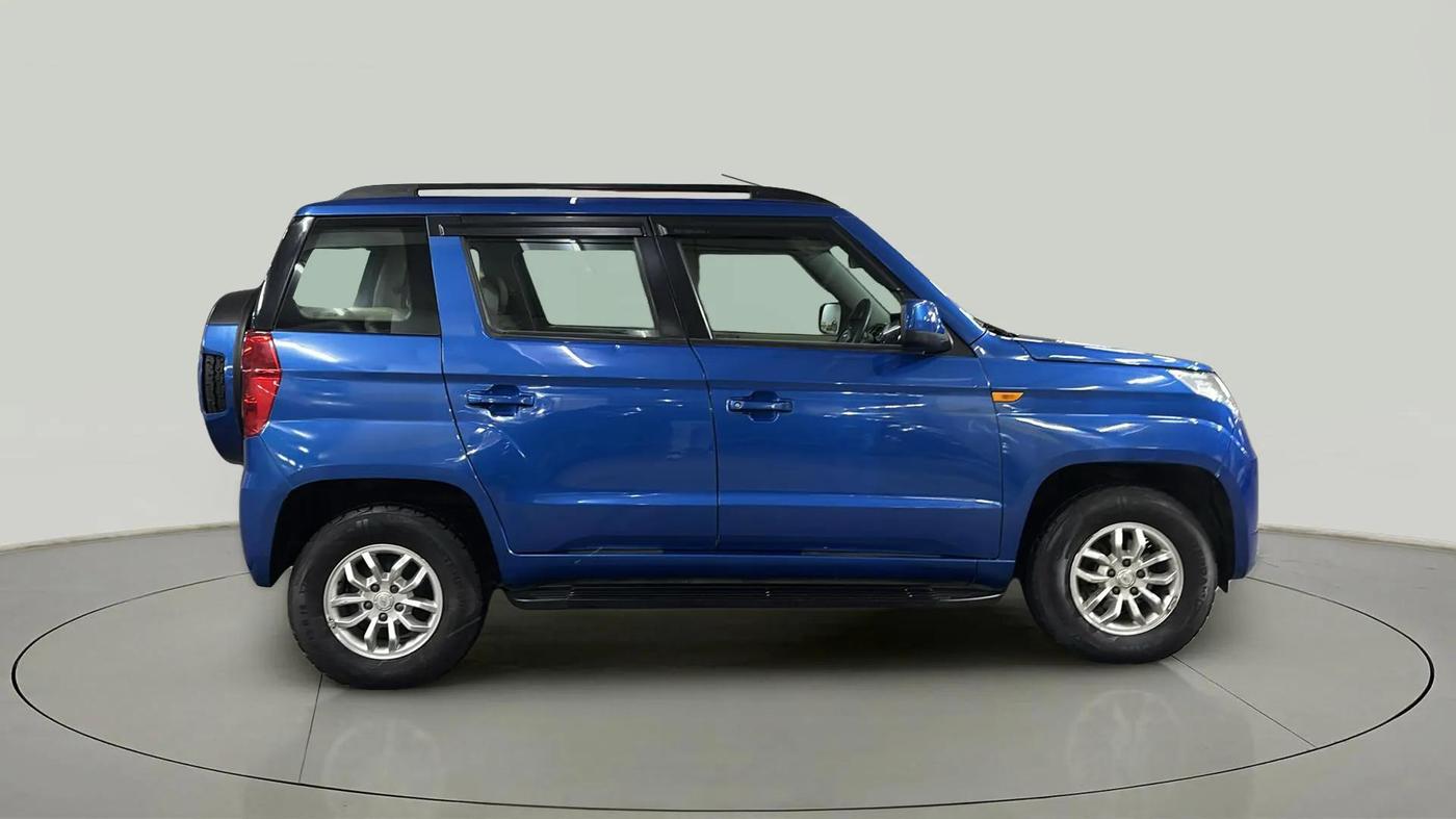 2016 Mahindra TUV300 T8, Diesel, Manual, 24,860 km, Right Side View