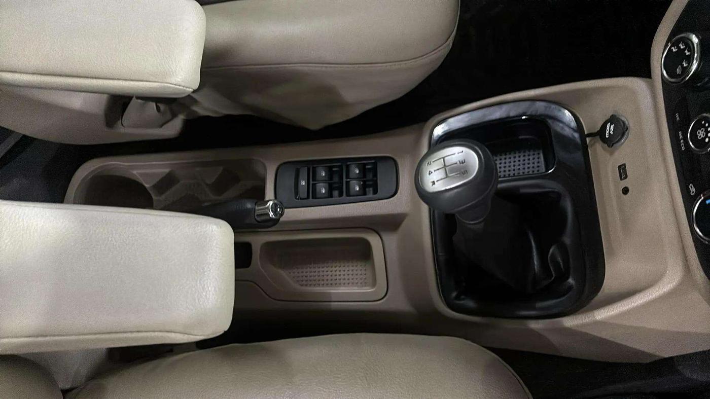 2016 Mahindra TUV300 T8, Diesel, Manual, 24,860 km, Gear Lever