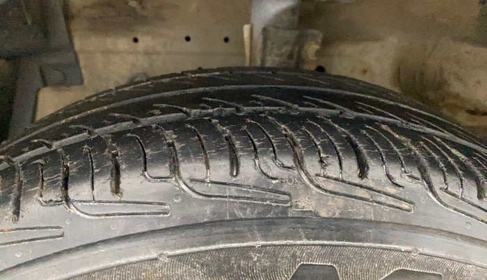 2017 Maruti Swift VXI, Petrol, Manual, 86,848 km, Left Front Tyre Tread