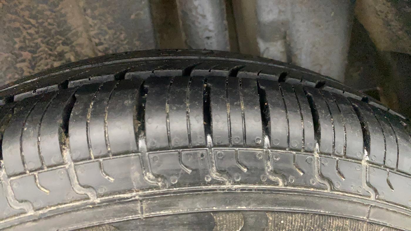 2017 Maruti Swift VXI, Petrol, Manual, 86,848 km, Left Rear Tyre Tread