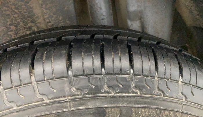 2017 Maruti Swift VXI, Petrol, Manual, 86,848 km, Left Rear Tyre Tread
