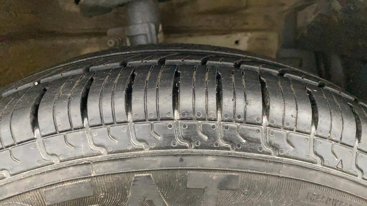 2017 Maruti Swift VXI, Petrol, Manual, 86,848 km, Right Front Tyre Tread