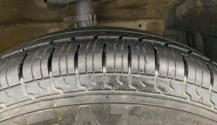 2017 Maruti Swift VXI, Petrol, Manual, 86,848 km, Right Front Tyre Tread