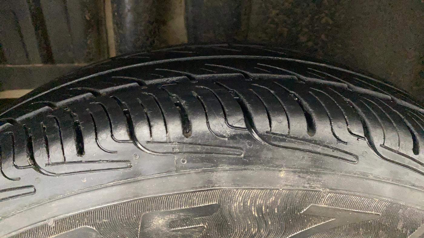 2017 Maruti Swift VXI, Petrol, Manual, 86,848 km, Right Rear Tyre Tread