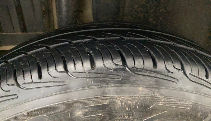 2017 Maruti Swift VXI, Petrol, Manual, 86,848 km, Right Rear Tyre Tread