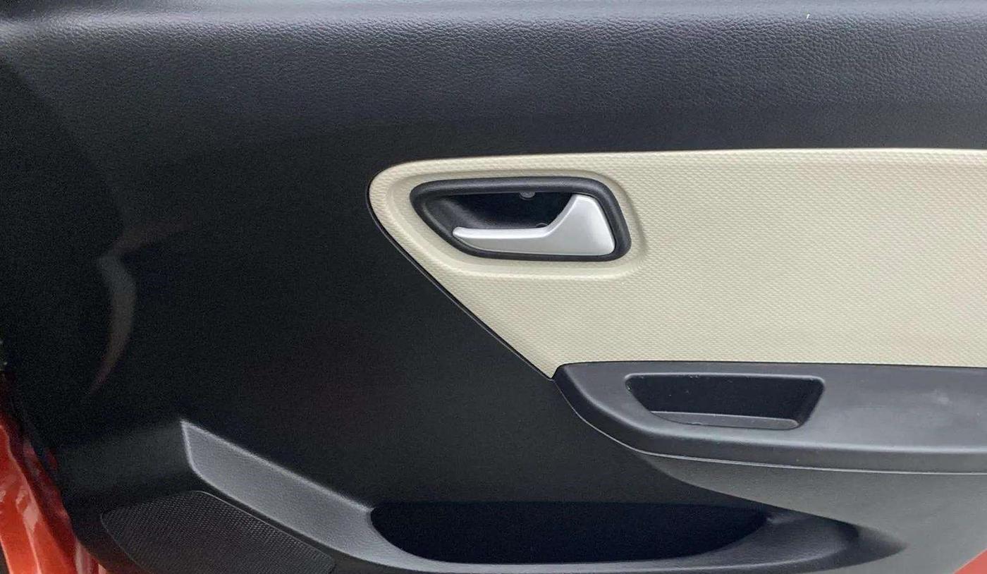 2022 Maruti Alto VXI, Petrol, Manual, 9,821 km, Driver Side Door Panels Control