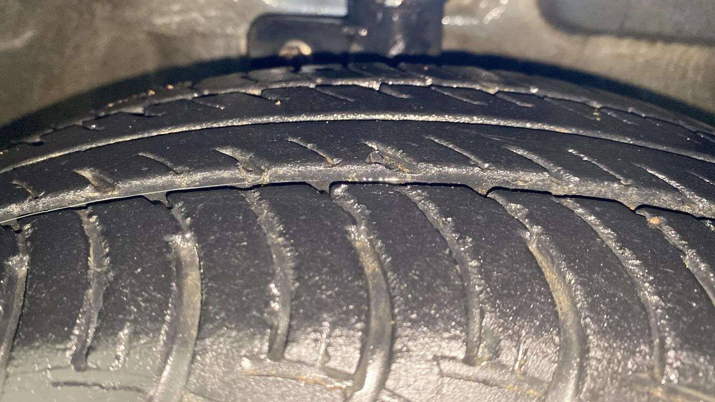 2017 Maruti Celerio VXI AMT, Petrol, Automatic, 60,667 km, Right Front Tyre Tread