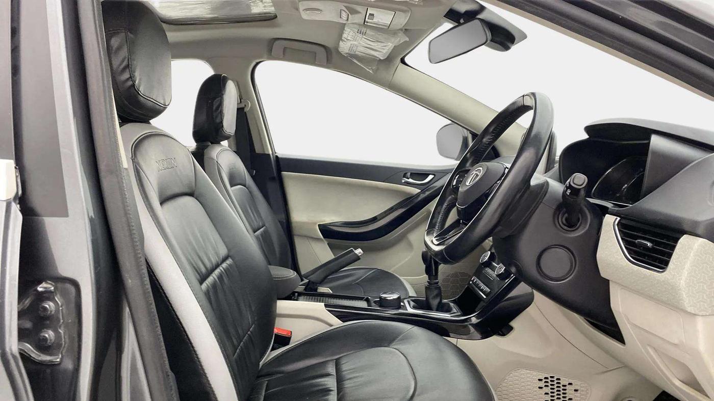 2021 Tata NEXON XZ PLUS PETROL SUNROOF, Petrol, Manual, 37,983 km, Right Side Front Door Cabin
