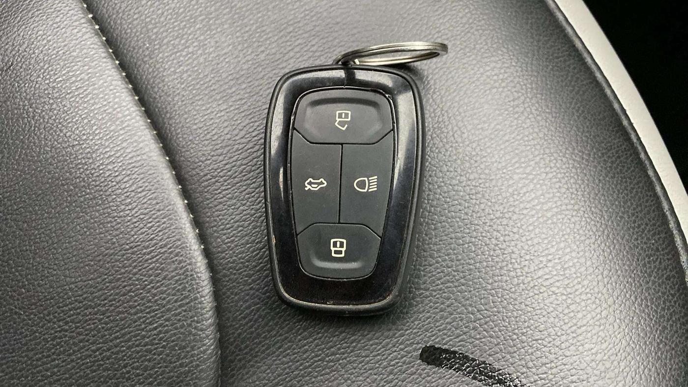 2021 Tata NEXON XZ PLUS PETROL SUNROOF, Petrol, Manual, 37,983 km, Key Close Up