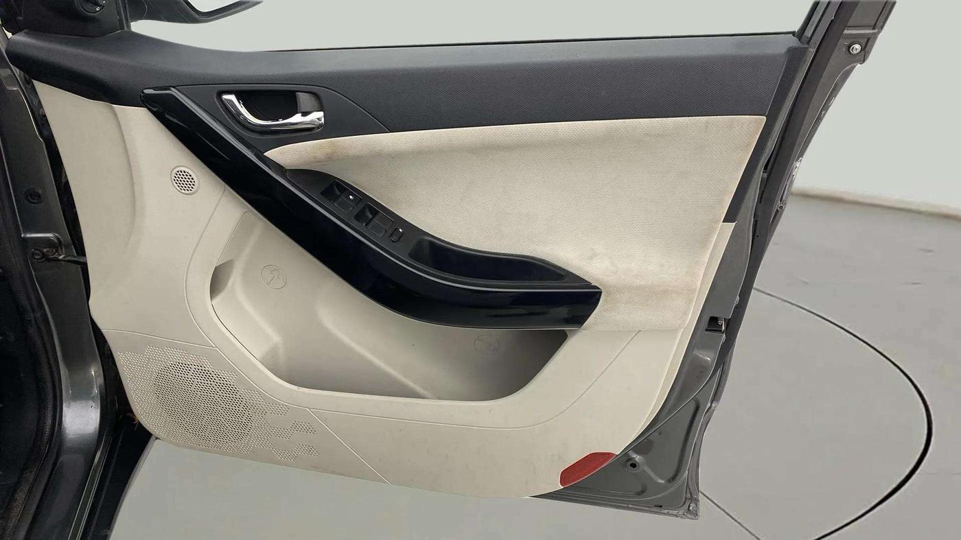 2021 Tata NEXON XZ PLUS PETROL SUNROOF, Petrol, Manual, 37,983 km, Driver Side Door Panels Control