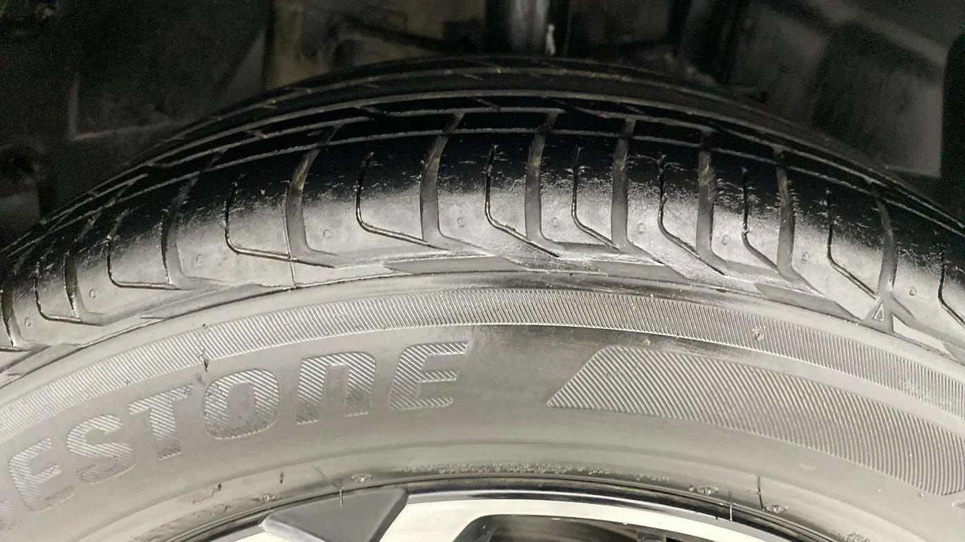 2021 Tata NEXON XZ PLUS PETROL SUNROOF, Petrol, Manual, 37,983 km, Right Front Tyre Tread