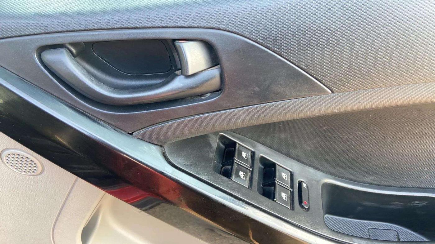 2018 Tata NEXON XT DIESEL, Diesel, Manual, 63,329 km, Driver Side Door Panels Control