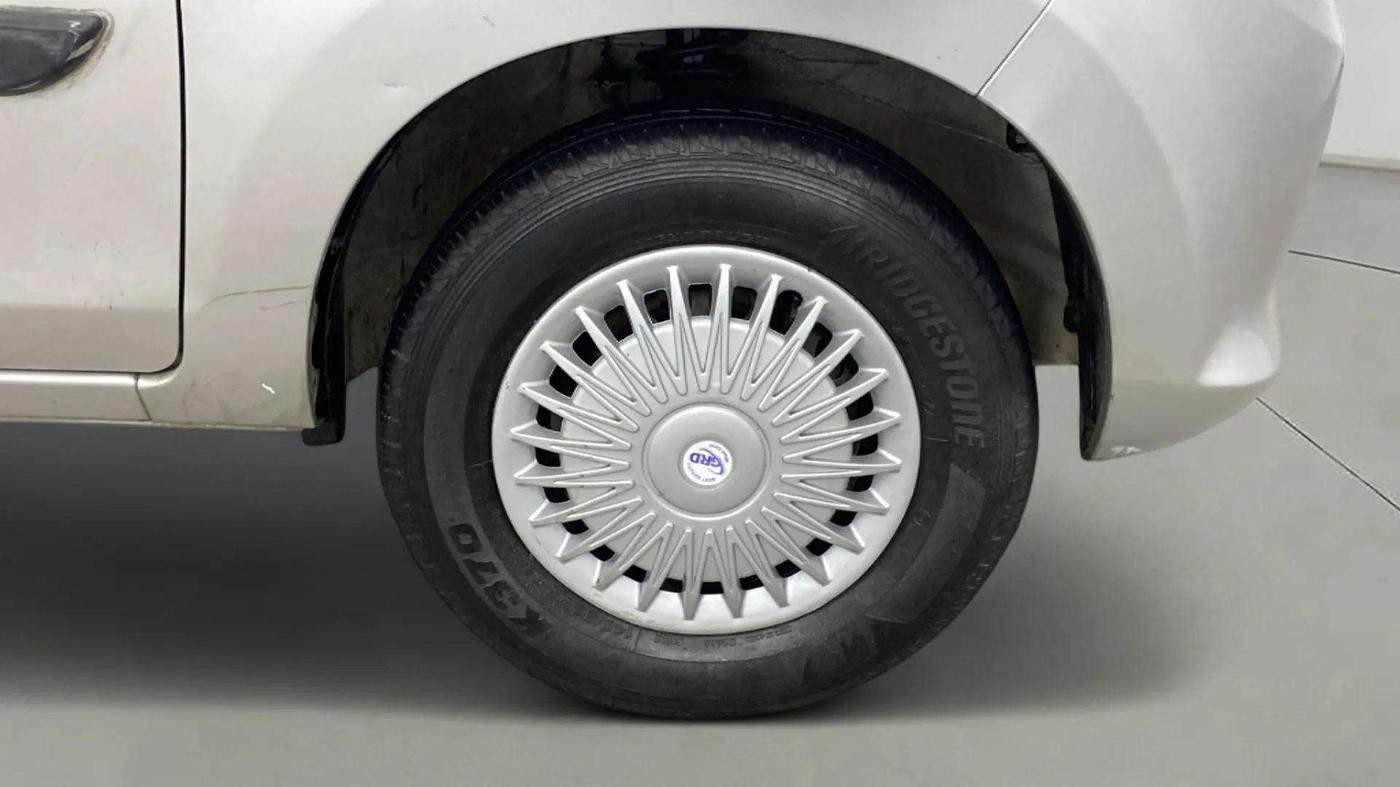 2015 Maruti Alto 800 LXI, Petrol, Manual, 22,613 km, Right Front Wheel