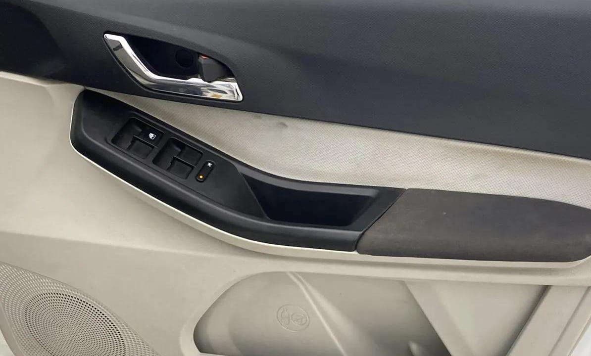 2024 Tata TIGOR XZA Plus iCNG , CNG, Automatic, 21,566 km, Driver Side Door Panels Control