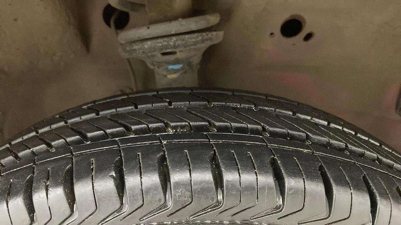 2013 Maruti Wagon R 1.0 LXI CNG, CNG, Manual, 42,558 km, Right Front Tyre Tread
