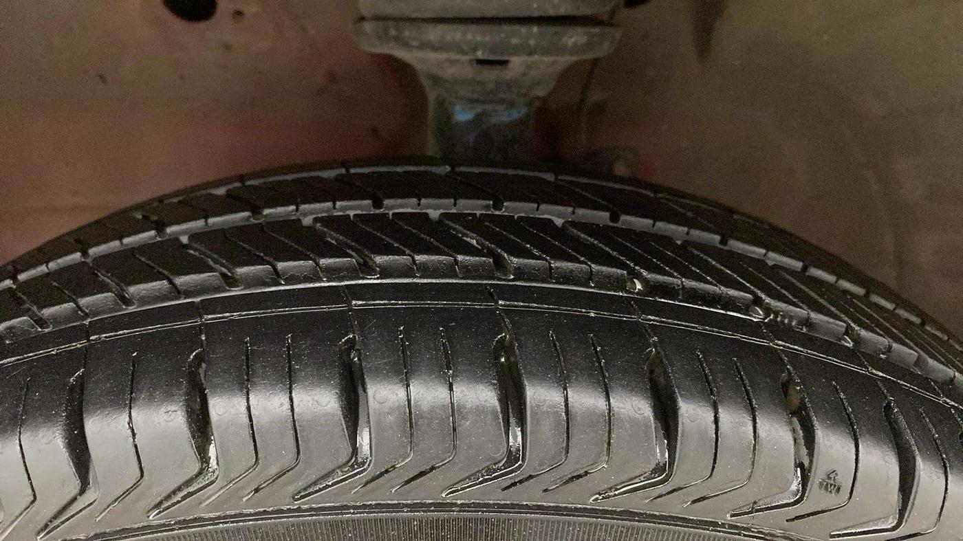 2013 Maruti Wagon R 1.0 LXI CNG, CNG, Manual, 42,558 km, Left Front Tyre Tread