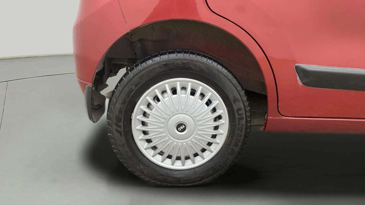 2013 Maruti Wagon R 1.0 LXI CNG, CNG, Manual, 42,558 km, Right Rear Wheel