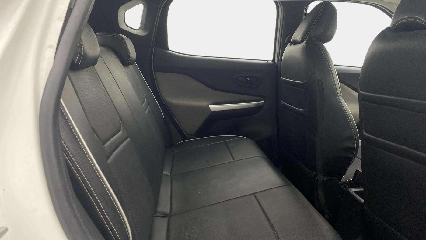 2021 Nissan MAGNITE XE, CNG, Manual, 25,130 km, Right Side Rear Door Cabin
