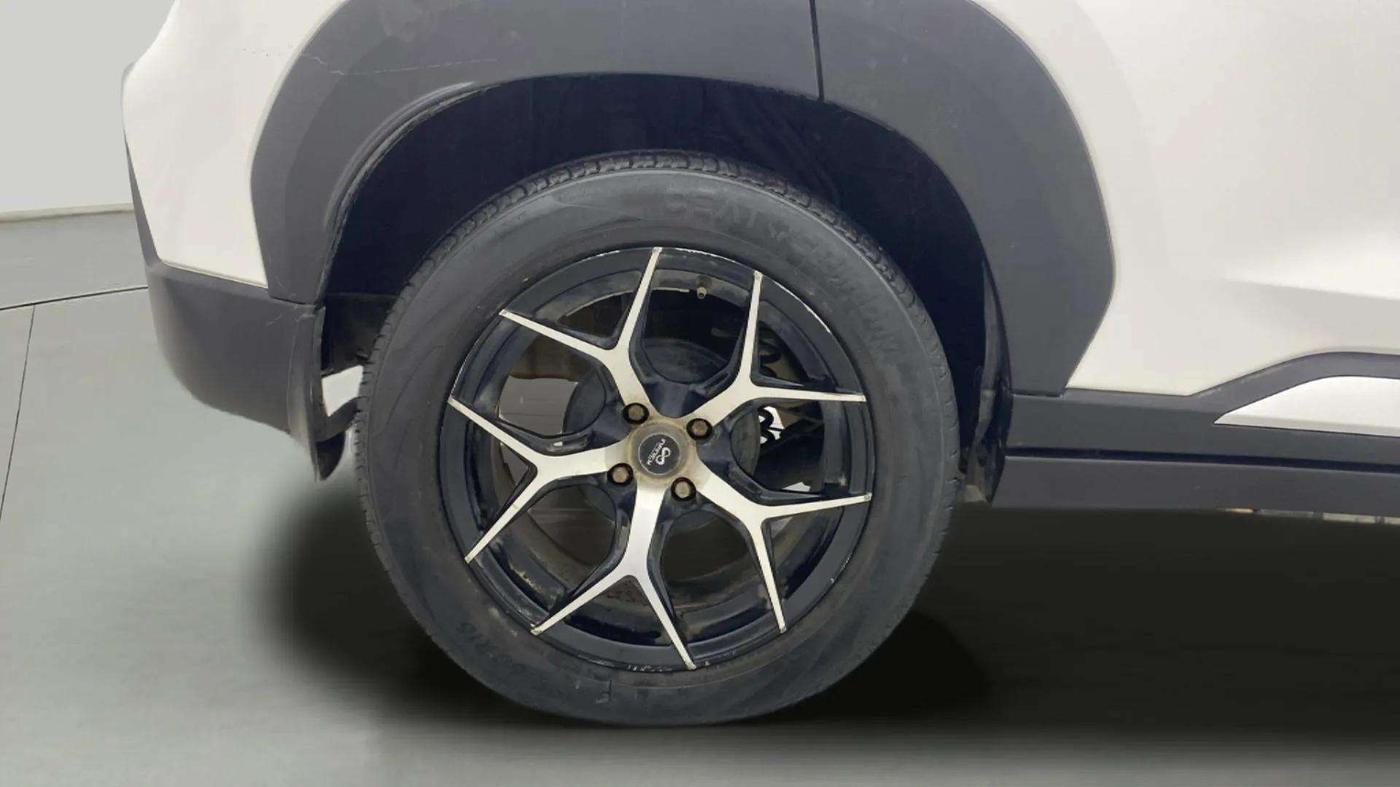 2021 Nissan MAGNITE XE, CNG, Manual, 25,130 km, Right Rear Wheel