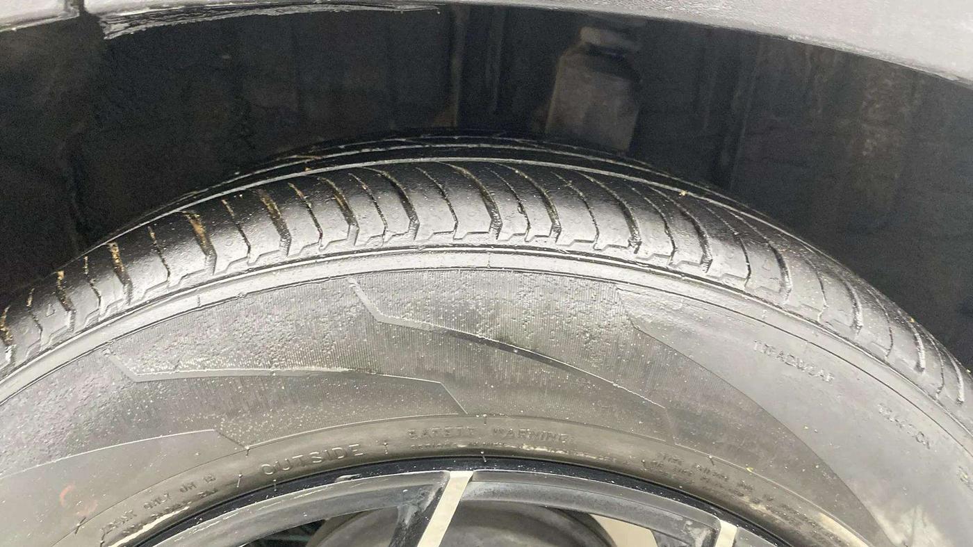 2021 Nissan MAGNITE XE, CNG, Manual, 25,130 km, Left Rear Tyre Tread