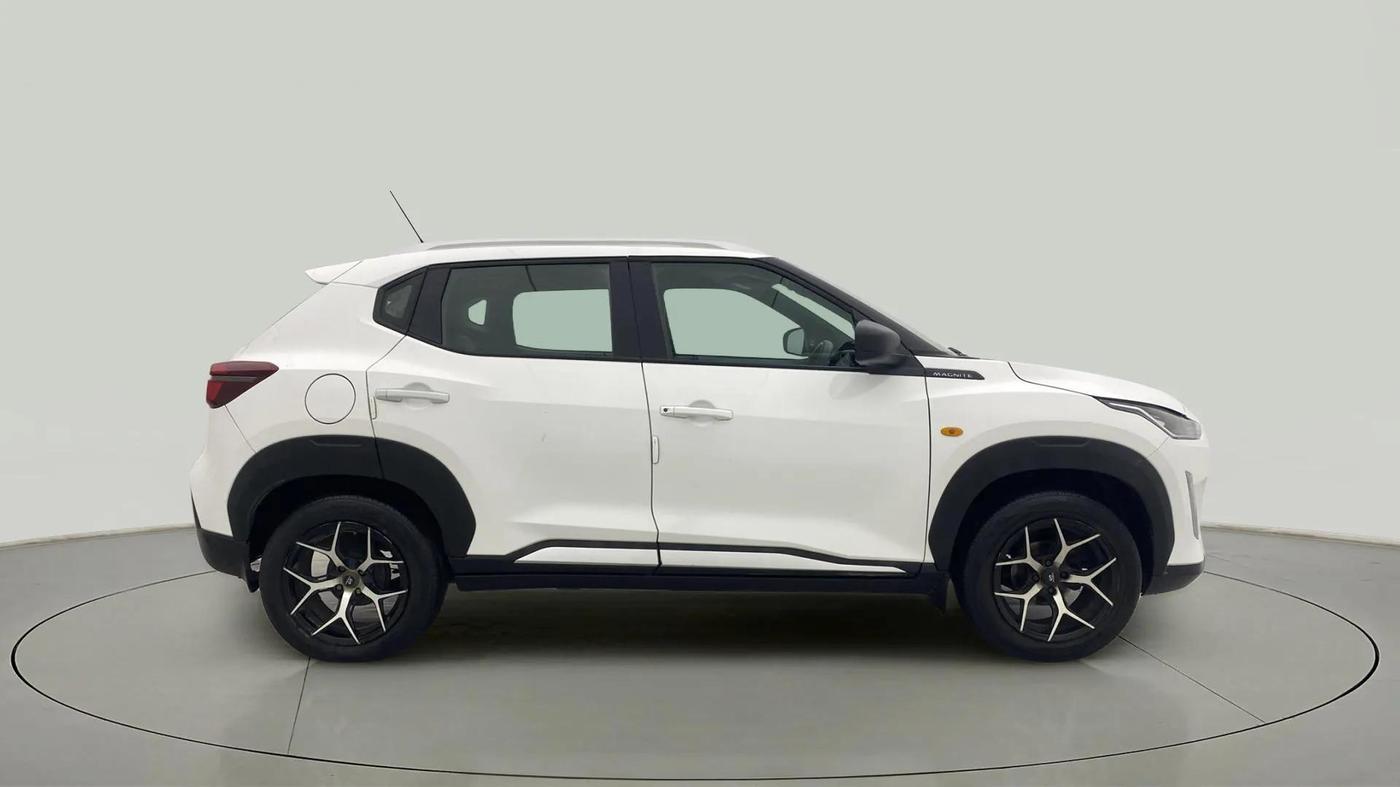 2021 Nissan MAGNITE XE, CNG, Manual, 25,130 km, Right Side View