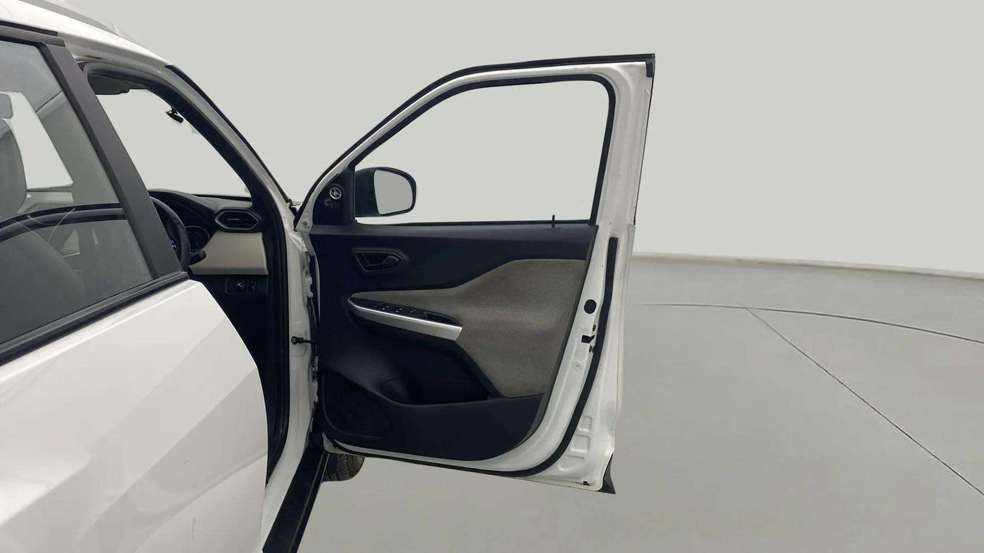 2021 Nissan MAGNITE XE, CNG, Manual, 25,130 km, RHS Front Door