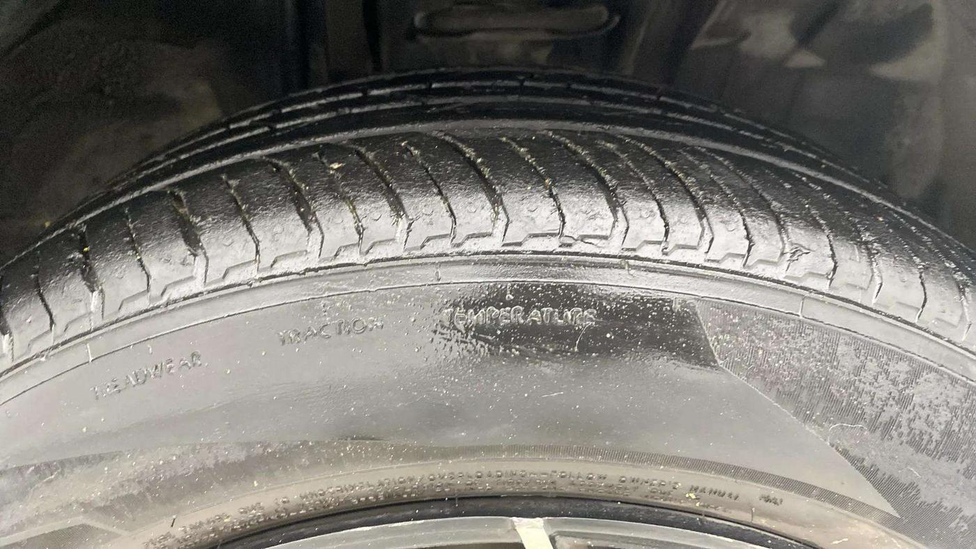 2021 Nissan MAGNITE XE, CNG, Manual, 25,130 km, Right Front Tyre Tread