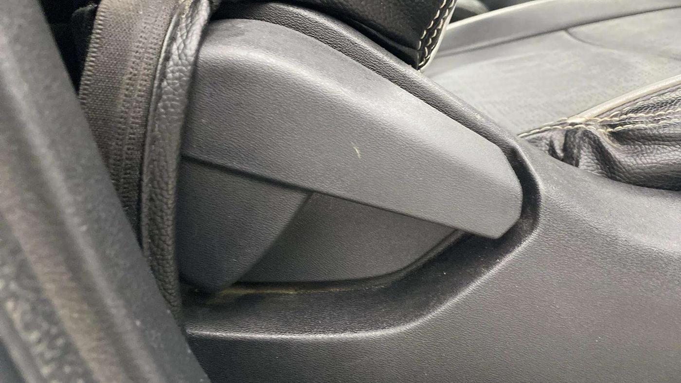 2021 Nissan MAGNITE XE, CNG, Manual, 25,130 km, Driver Side Adjustment Panel