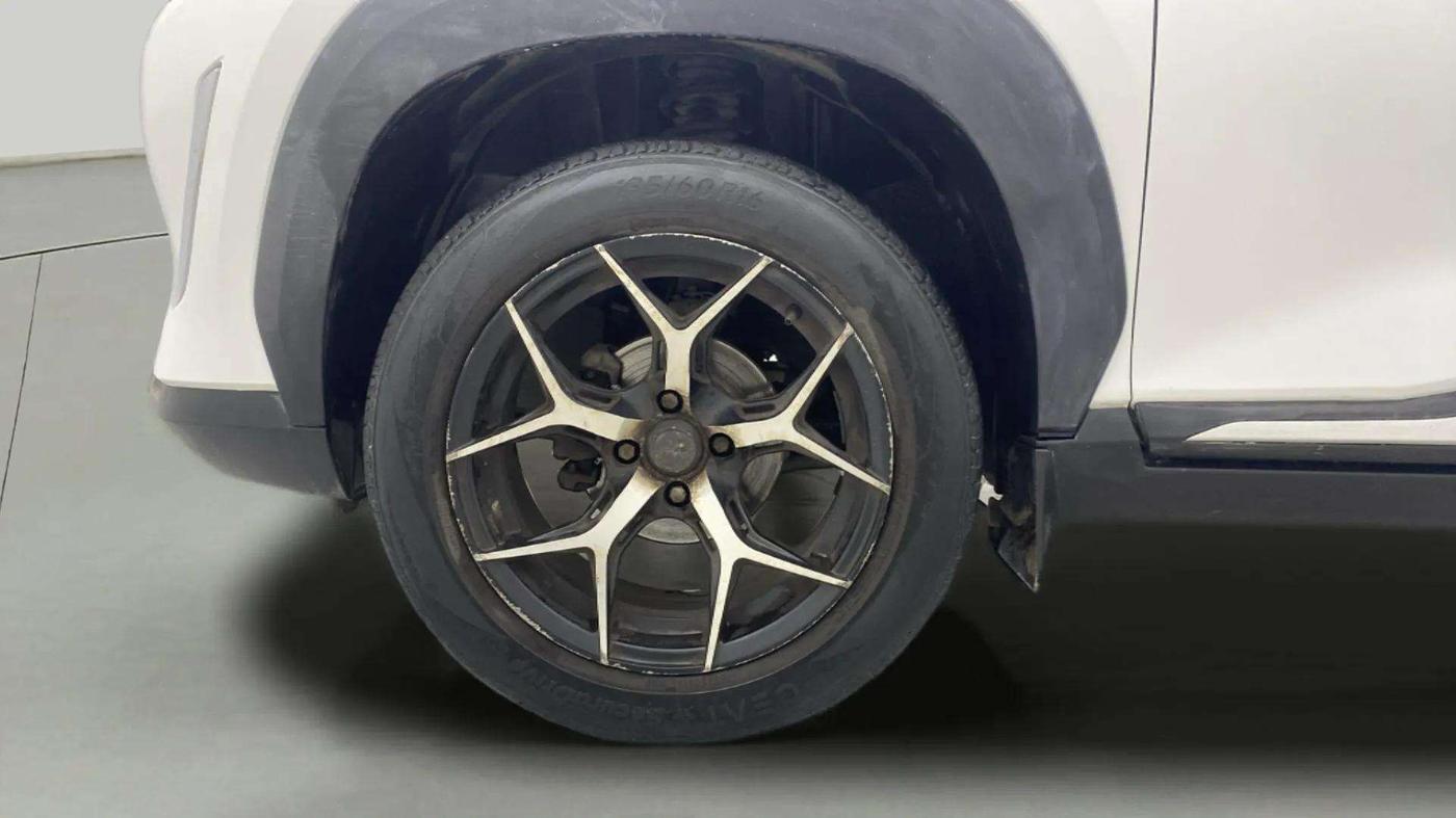 2021 Nissan MAGNITE XE, CNG, Manual, 25,130 km, Left Front Wheel