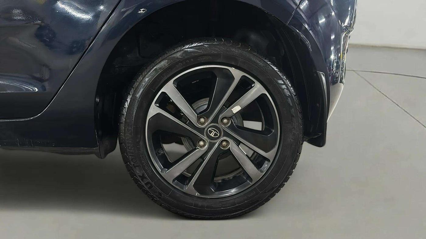 2021 Tata ALTROZ XZ PLUS PETROL DARK EDITION, Petrol, Manual, 56,489 km, Left Rear Wheel