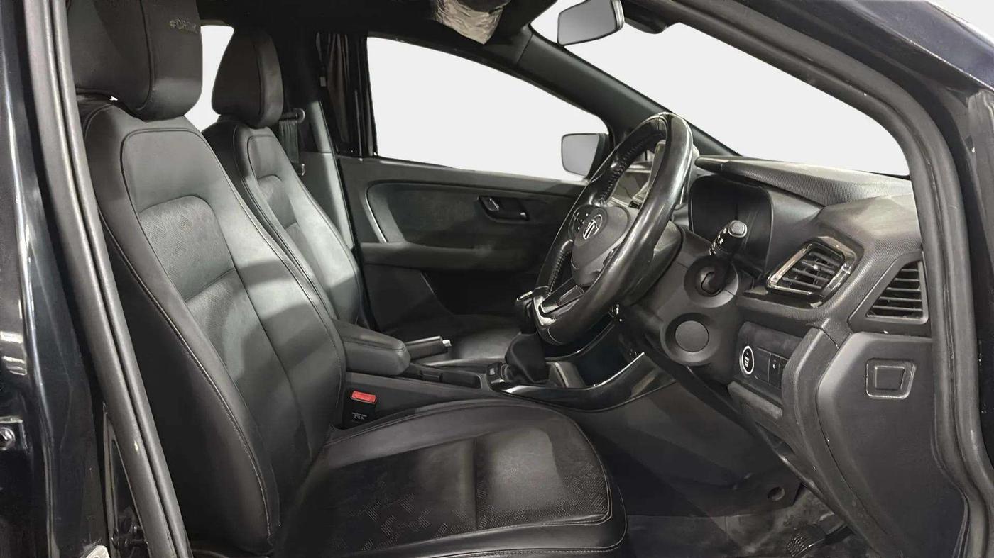 2021 Tata ALTROZ XZ PLUS PETROL DARK EDITION, Petrol, Manual, 56,489 km, Right Side Front Door Cabin