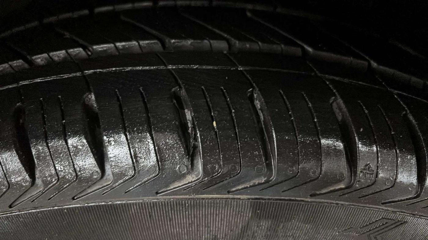 2021 Tata ALTROZ XZ PLUS PETROL DARK EDITION, Petrol, Manual, 56,489 km, Left Front Tyre Tread