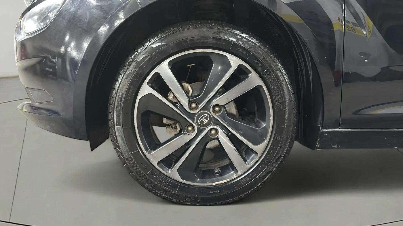 2021 Tata ALTROZ XZ PLUS PETROL DARK EDITION, Petrol, Manual, 56,489 km, Left Front Wheel