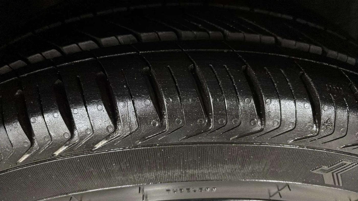 2021 Tata ALTROZ XZ PLUS PETROL DARK EDITION, Petrol, Manual, 56,489 km, Right Front Tyre Tread