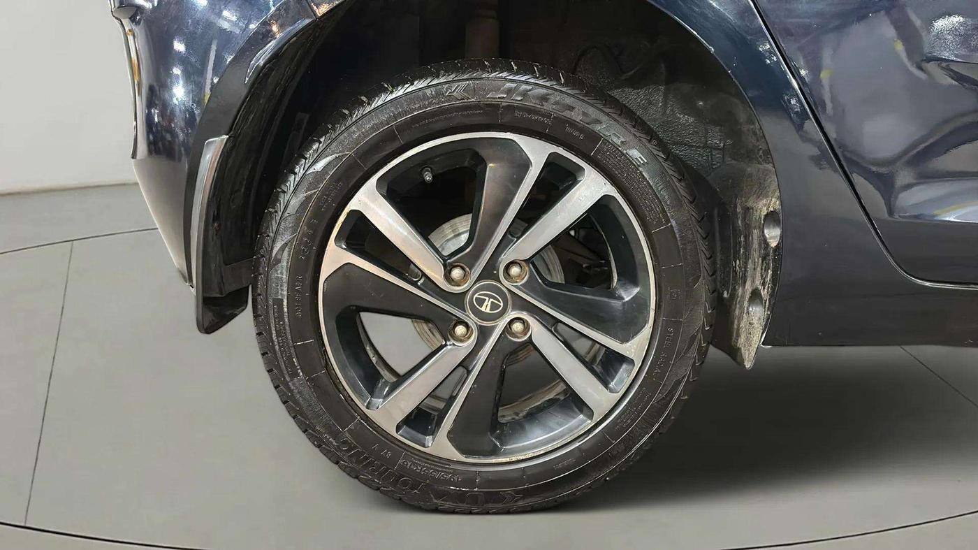 2021 Tata ALTROZ XZ PLUS PETROL DARK EDITION, Petrol, Manual, 56,489 km, Right Rear Wheel