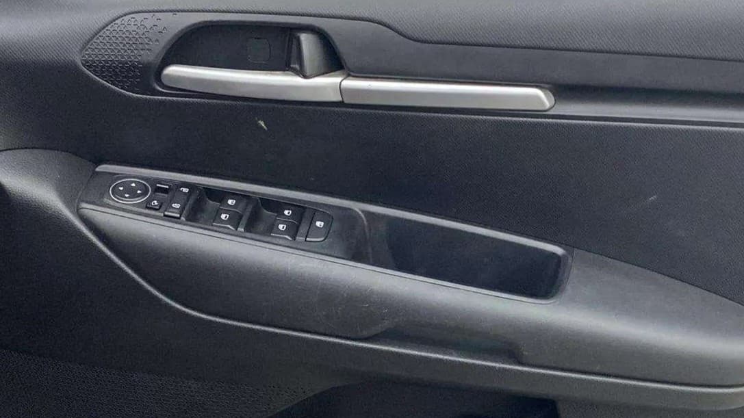 2020 KIA SONET HTK PLUS 1.0 IMT, Petrol, Manual, 42,968 km, Driver Side Door Panels Control