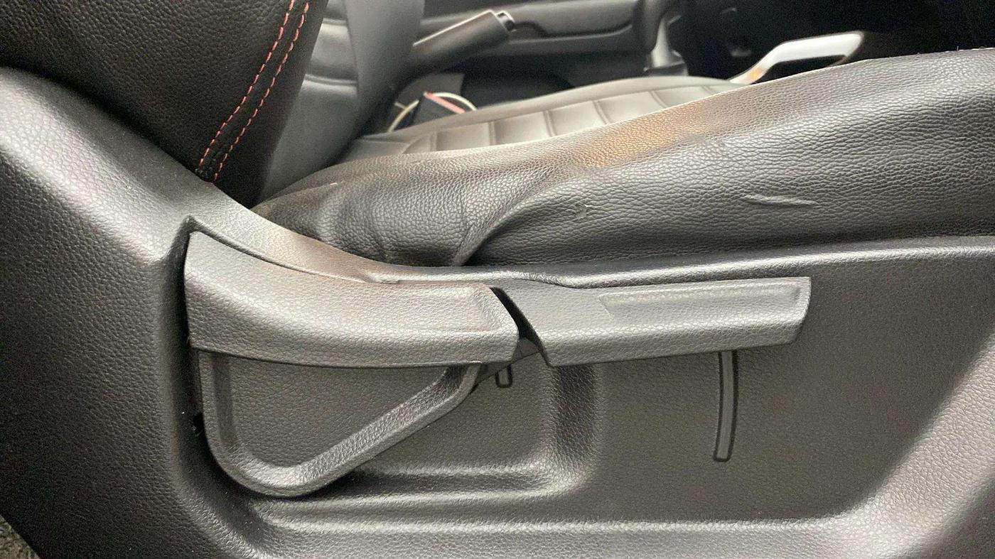 2020 KIA SONET HTK PLUS 1.0 IMT, Petrol, Manual, 42,968 km, Driver Side Adjustment Panel