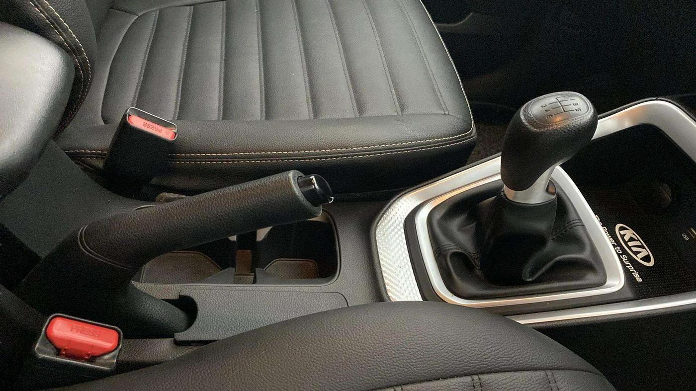 2020 KIA SONET HTK PLUS 1.0 IMT, Petrol, Manual, 42,968 km, Gear Lever
