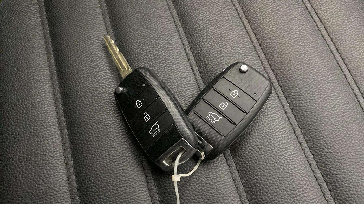 2020 KIA SONET HTK PLUS 1.0 IMT, Petrol, Manual, 42,968 km, Key Close Up