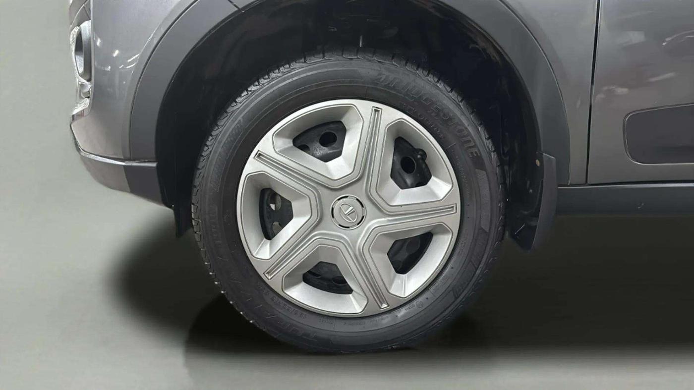 2022 Tata NEXON XM PETROL, Petrol, Manual, 8,521 km, Left Front Wheel