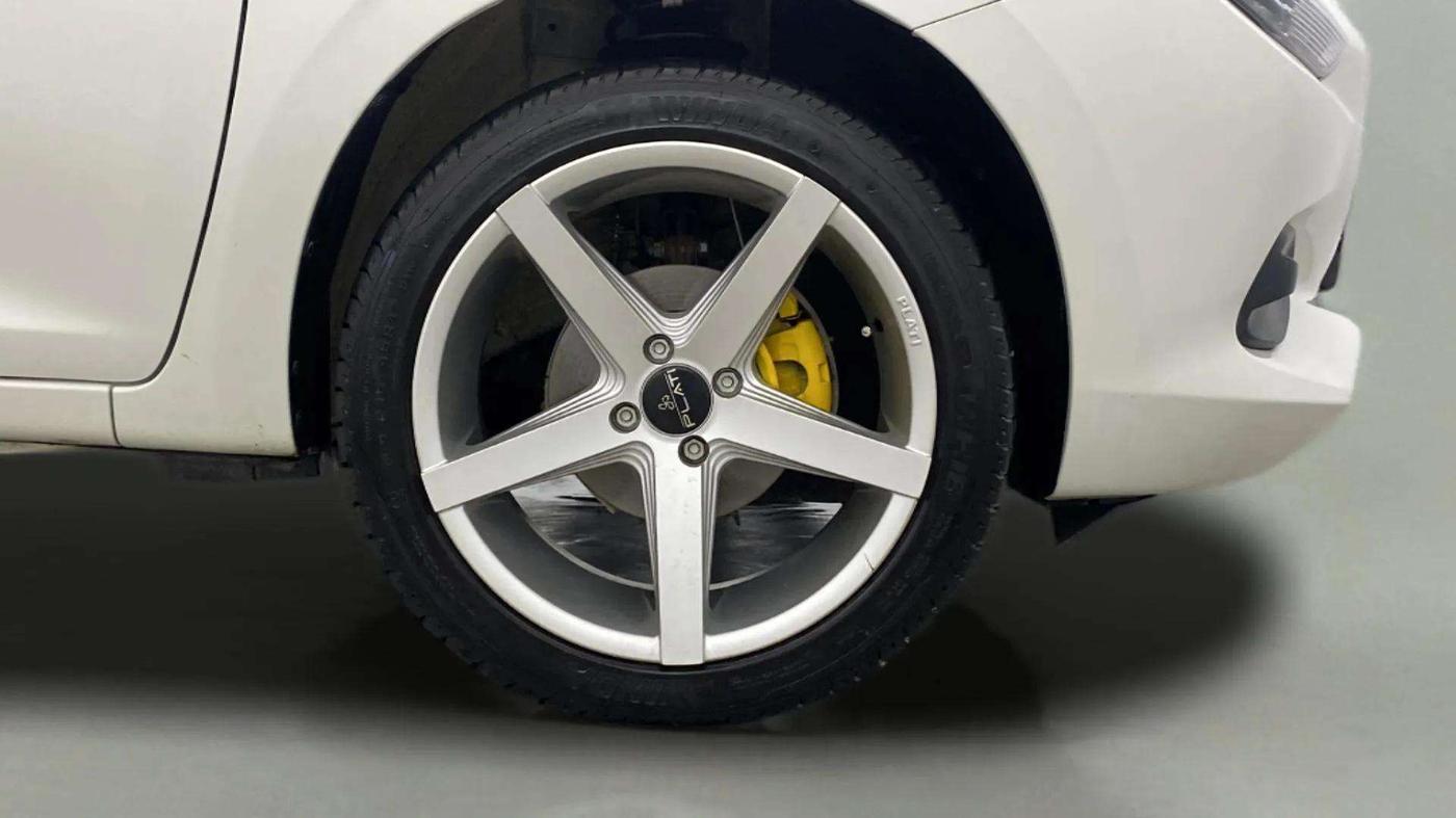 2025 Maruti Swift LXi, Petrol, Manual, 1,829 km, Right Front Wheel