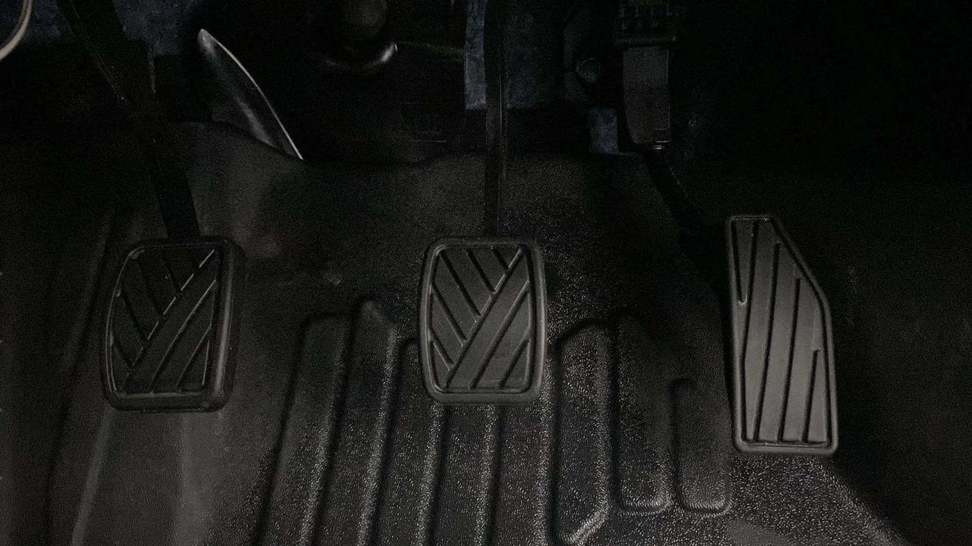 2025 Maruti Swift LXi, Petrol, Manual, 1,829 km, Pedals