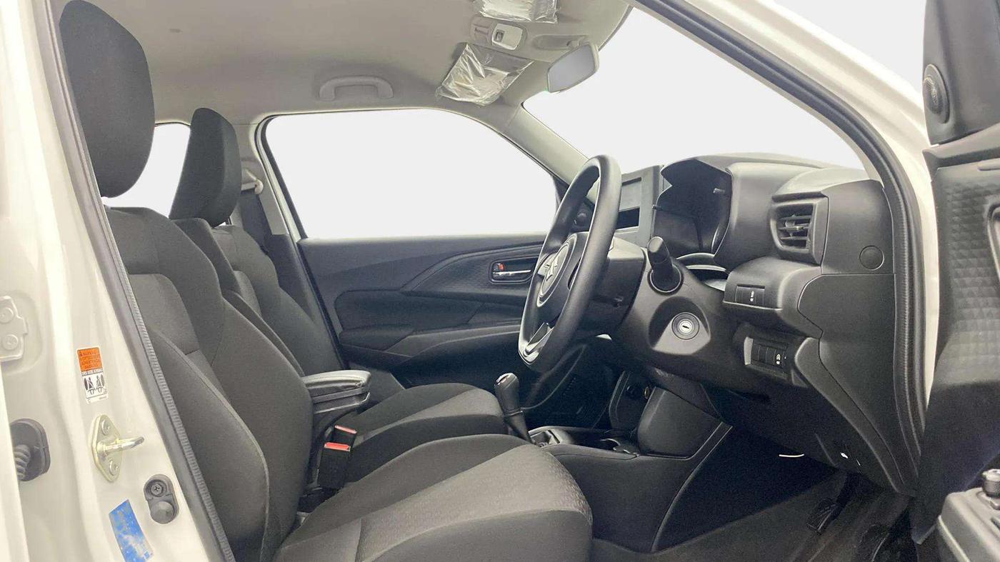 2025 Maruti Swift LXi, Petrol, Manual, 1,829 km, Right Side Front Door Cabin