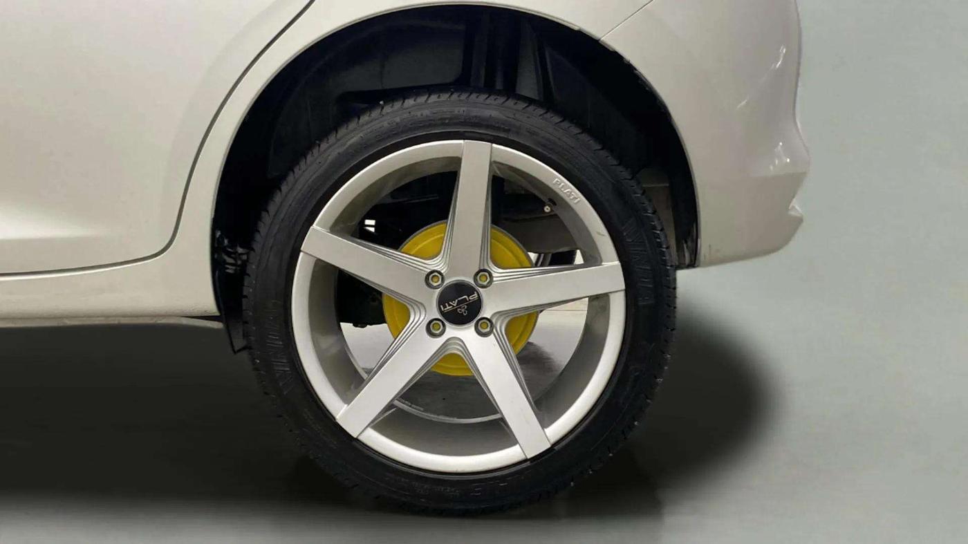 2025 Maruti Swift LXi, Petrol, Manual, 1,829 km, Left Rear Wheel
