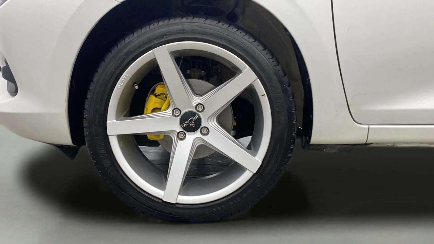 2025 Maruti Swift LXi, Petrol, Manual, 1,829 km, Left Front Wheel