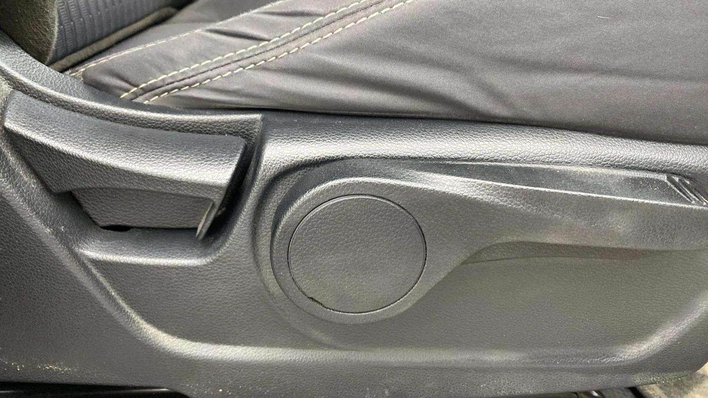 2020 Mahindra XUV300 W8 1.5 DIESEL AMT, Diesel, Automatic, 92,014 km, Driver Side Adjustment Panel