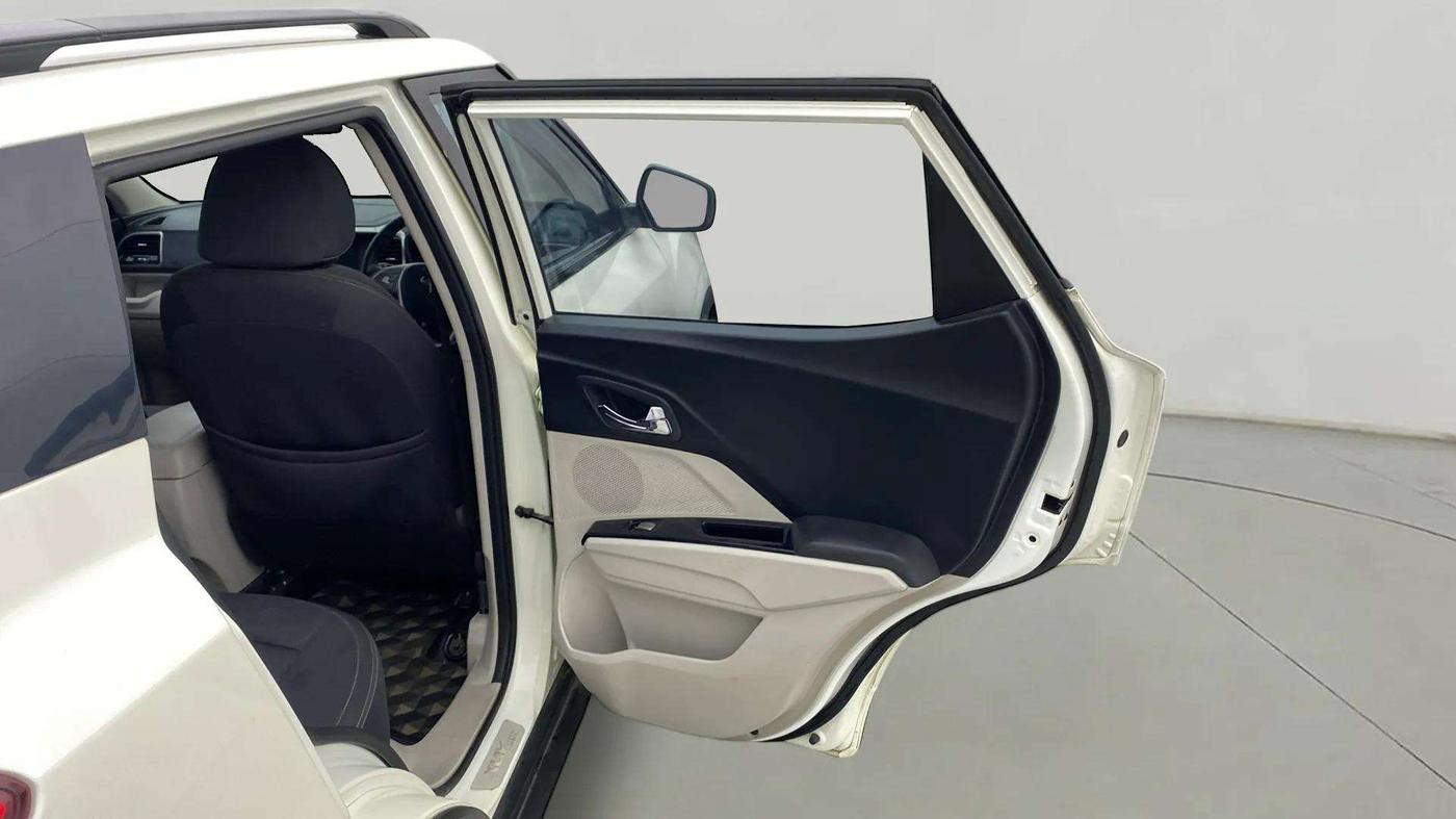 2020 Mahindra XUV300 W8 1.5 DIESEL AMT, Diesel, Automatic, 92,014 km, RHS Rear Door