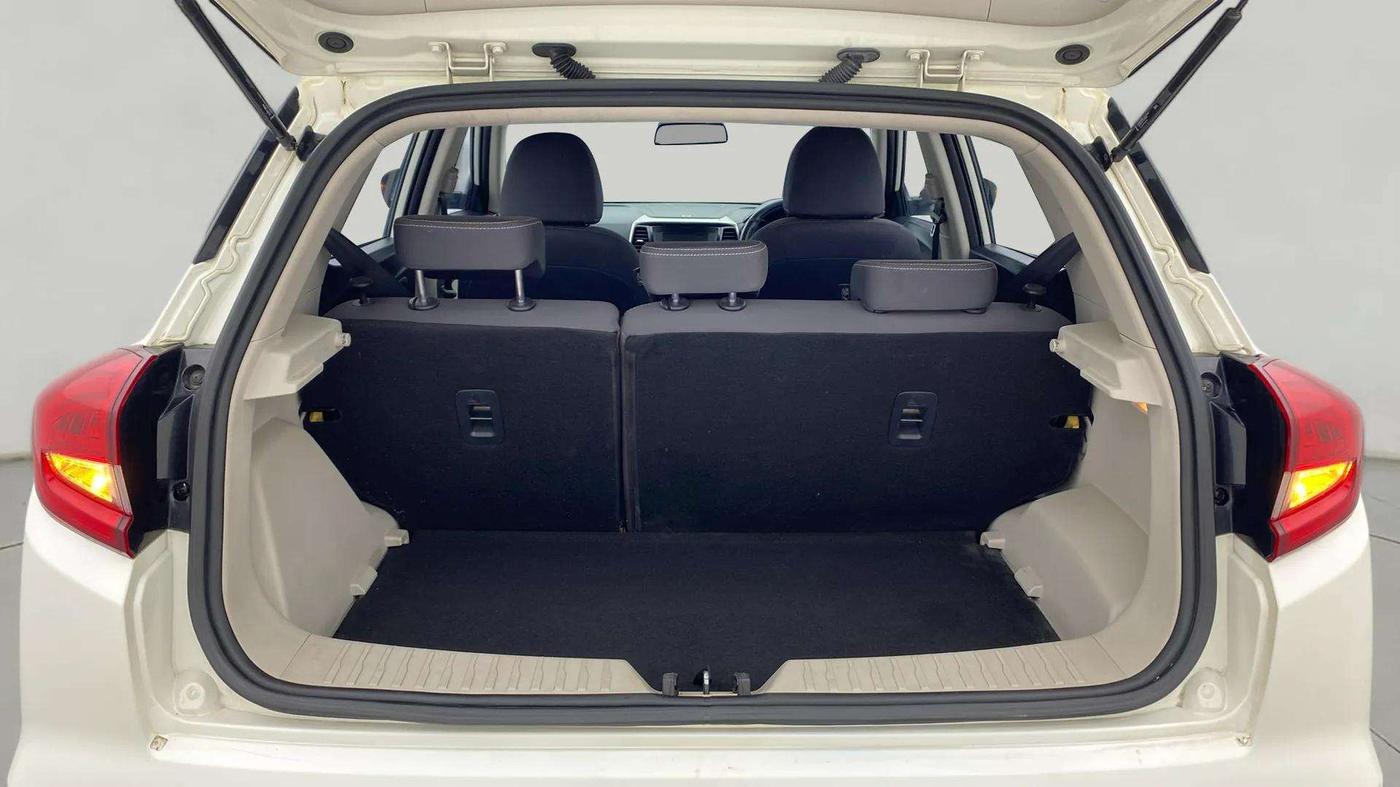 2020 Mahindra XUV300 W8 1.5 DIESEL AMT, Diesel, Automatic, 92,014 km, Boot Inside